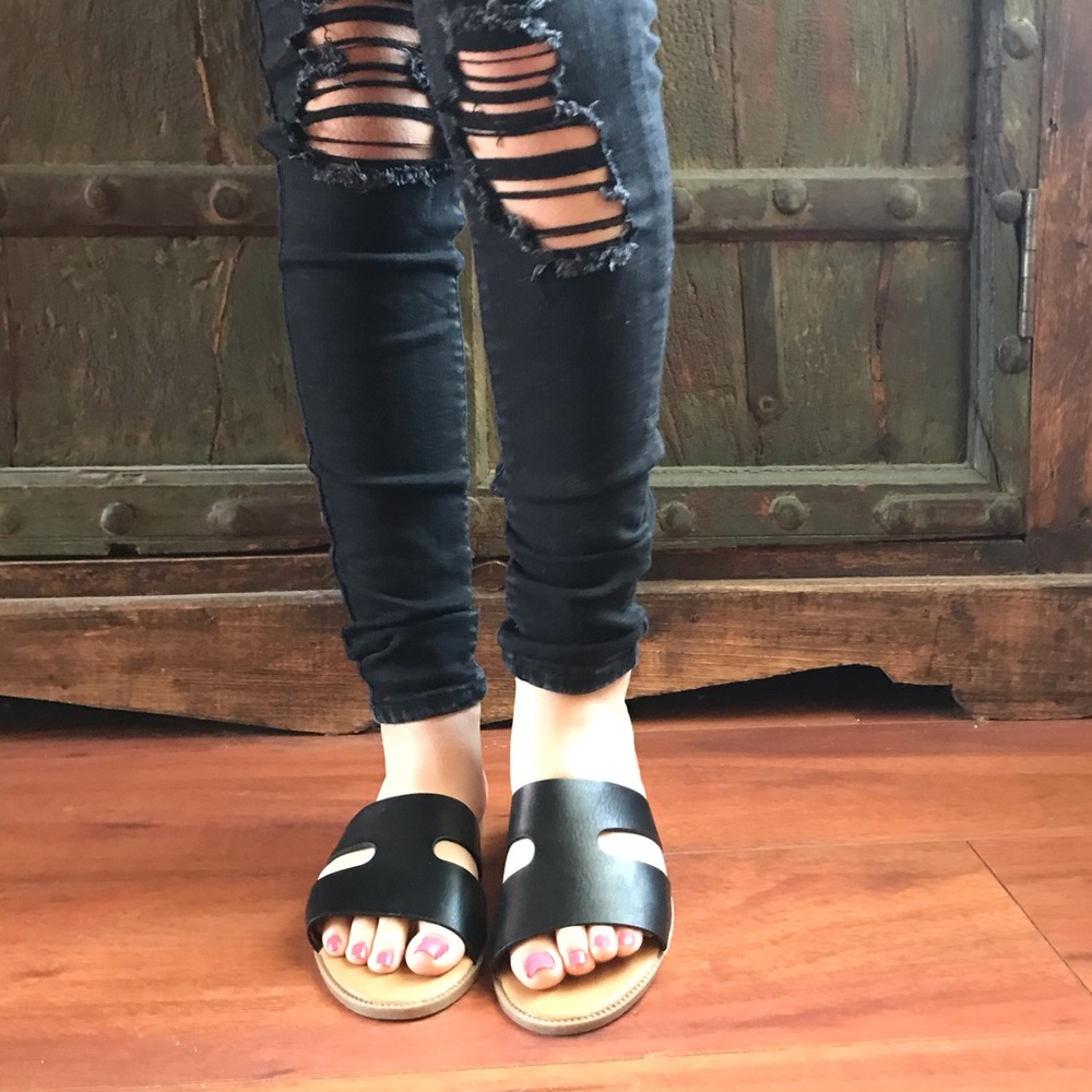 Sandals - Picture 5 of 10